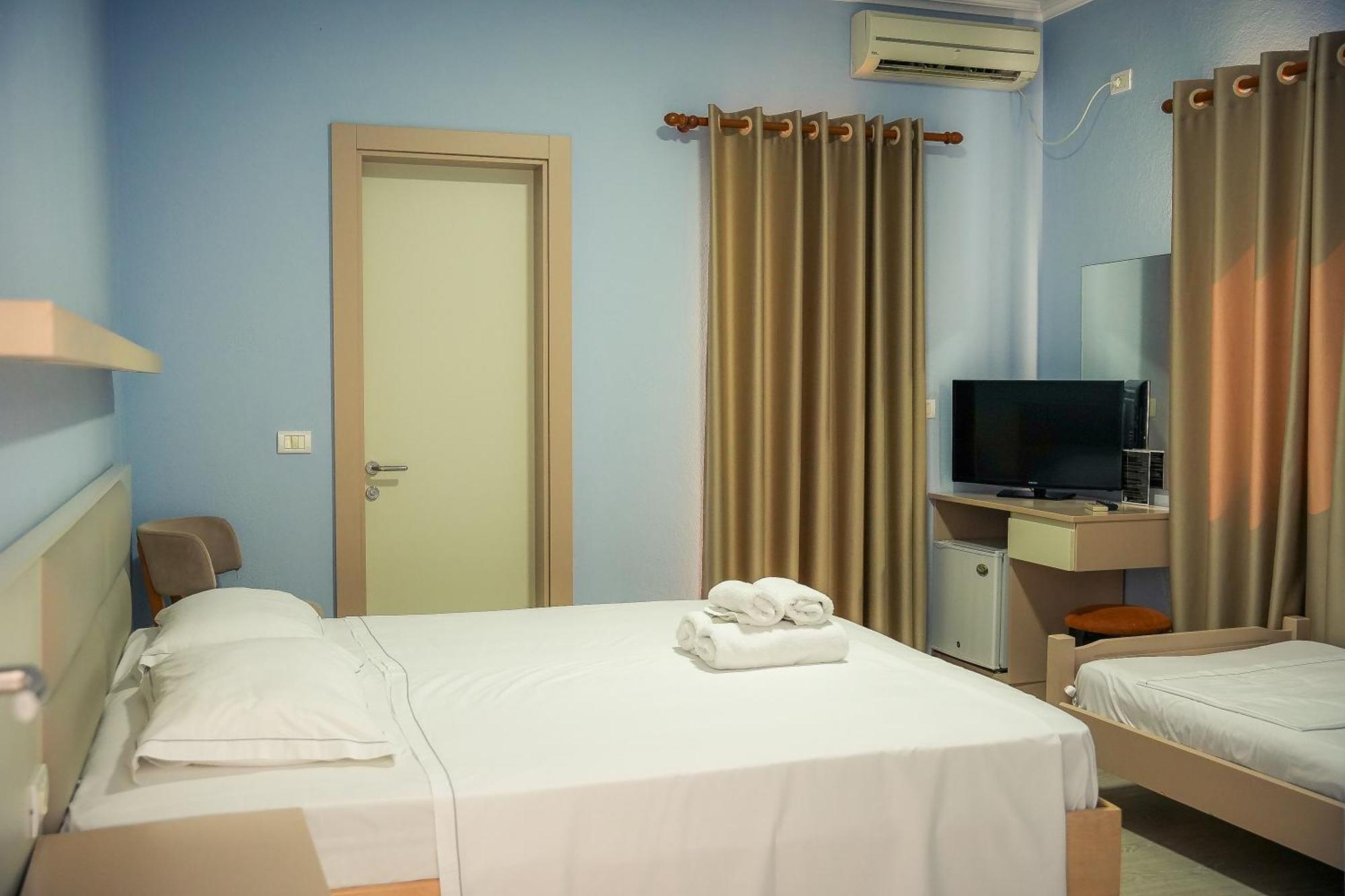 דורס Hotel Andi מראה חיצוני תמונה