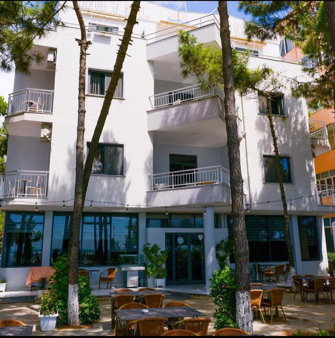 דורס Hotel Andi מראה חיצוני תמונה