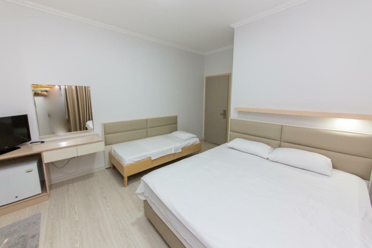 דורס Hotel Andi מראה חיצוני תמונה